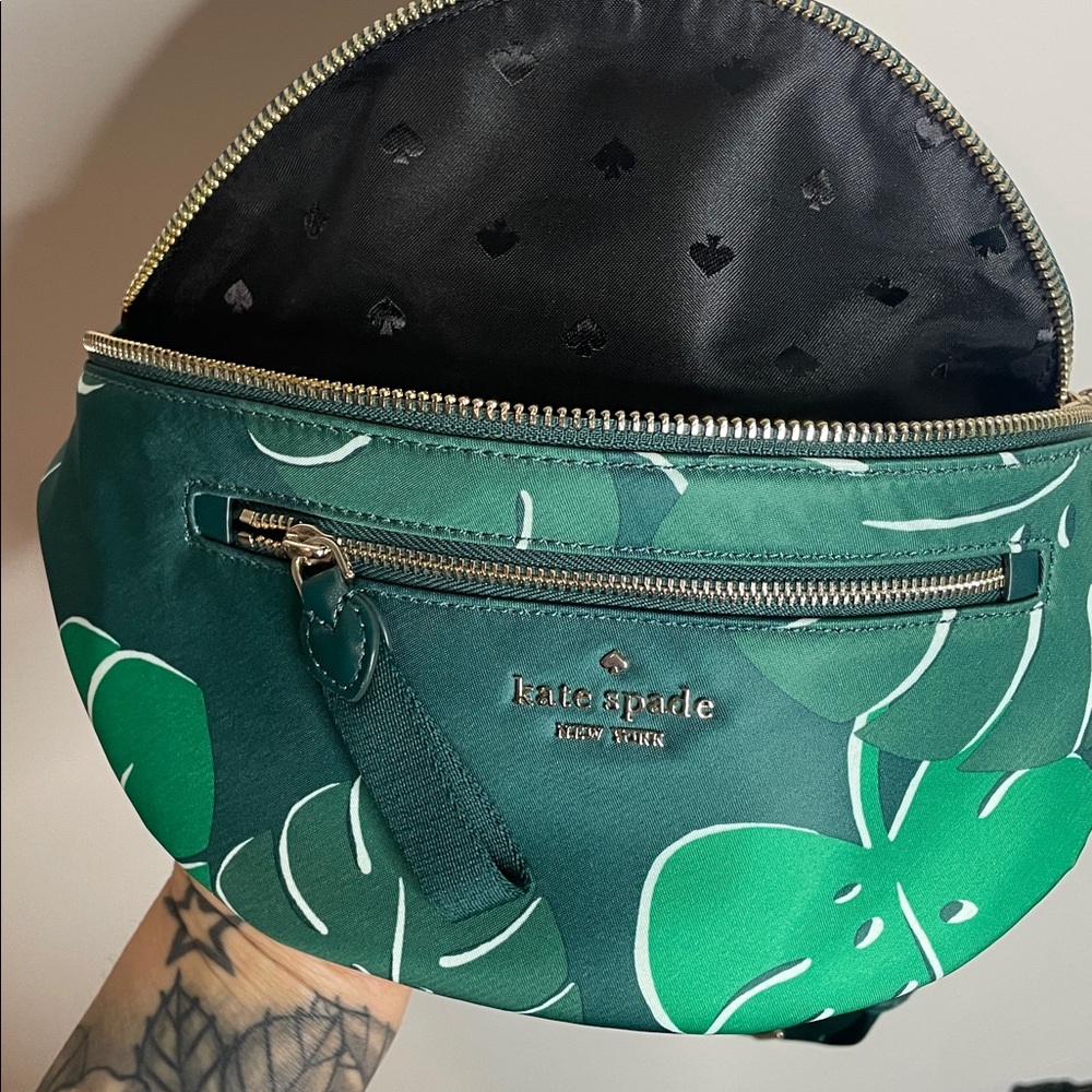 SOLD Kate Spade | Chelsea Green Monstera Leaf Fanny Pack Bag NWT - Picture 6 of 6